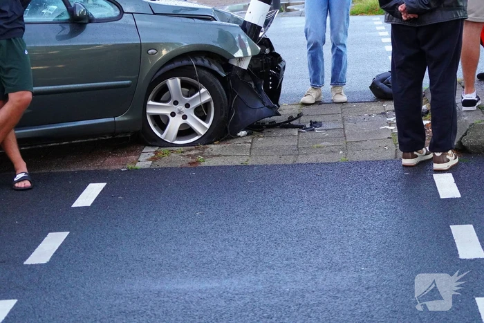 Auto klapt op verkeerslicht