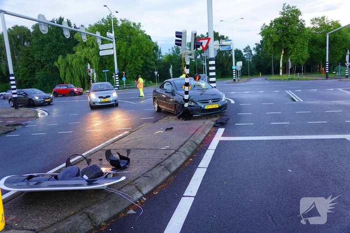 Auto klapt op verkeerslicht