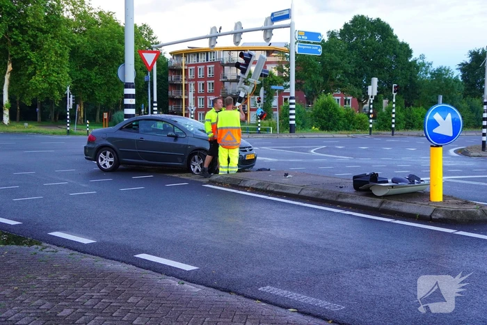 Auto klapt op verkeerslicht