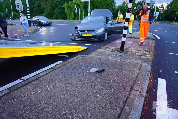 Auto klapt op verkeerslicht