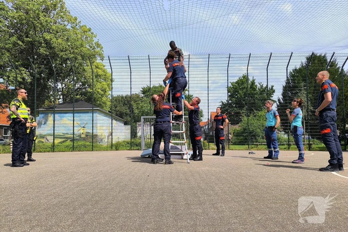 Brandweer redt jongen uit net