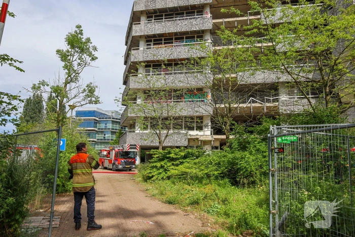 Brand in leegstaand kantoorgebouw vermoedelijk aangestoken