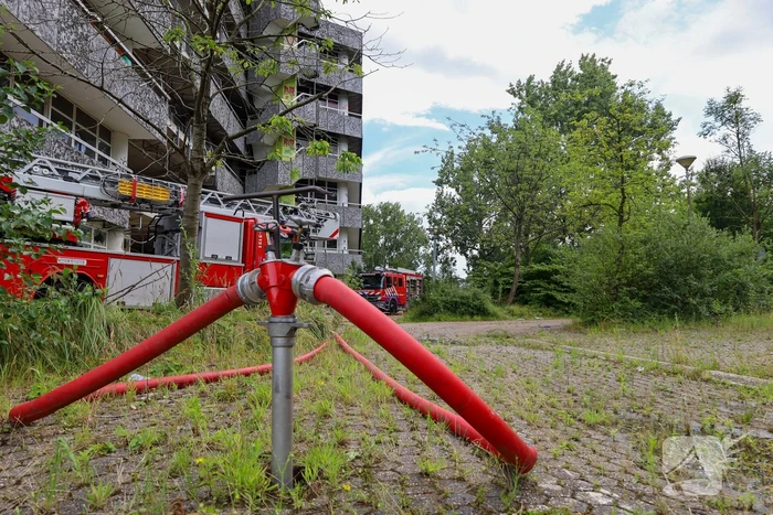 Brand in leegstaand kantoorgebouw vermoedelijk aangestoken