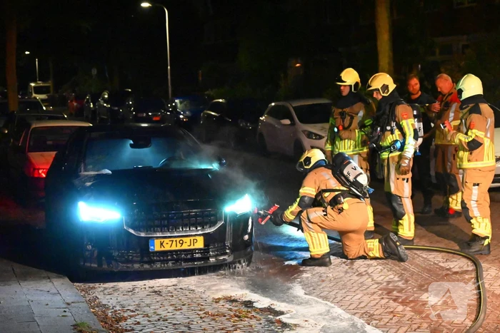 Zoektocht naar mogelijke betrokkene autobrand