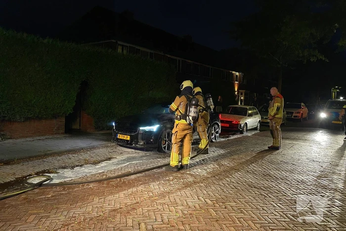 Zoektocht naar mogelijke betrokkene autobrand