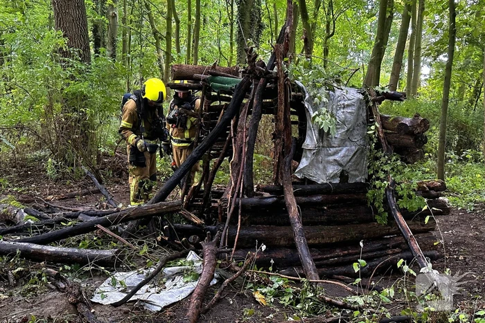 Brand in hut door onbekende oorzaak