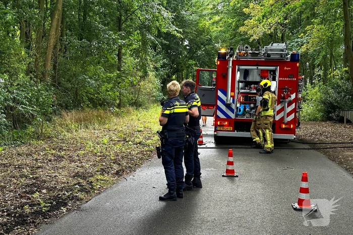 Brand in hut door onbekende oorzaak
