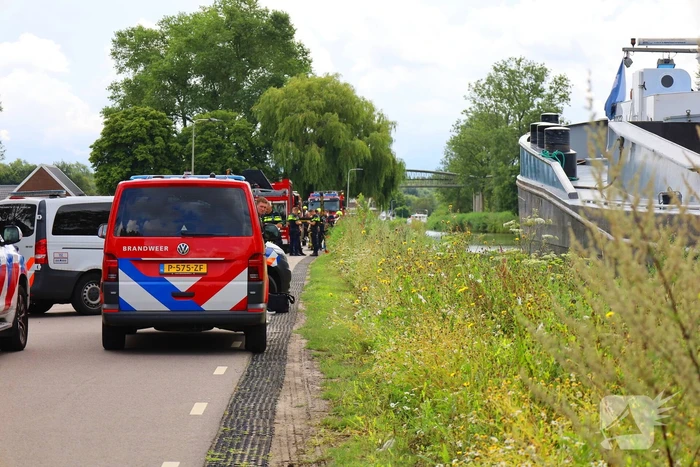 Auto te water in grote zoekactie