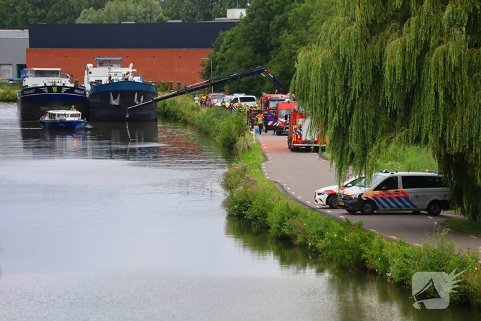 Auto te water in grote zoekactie