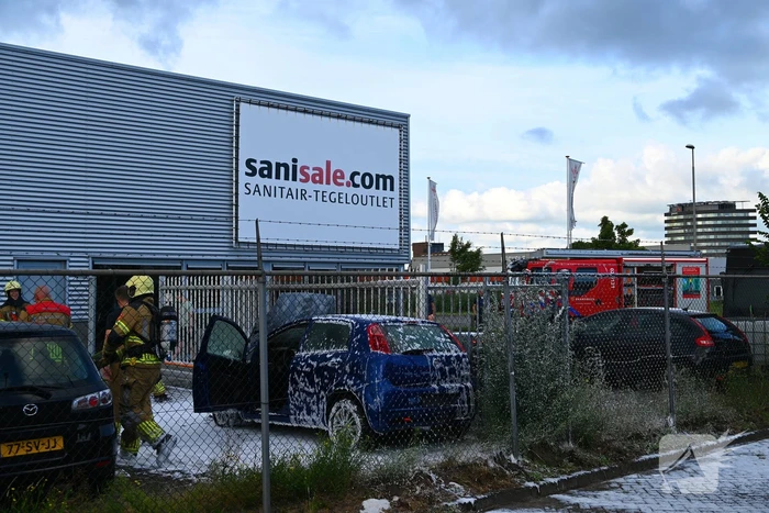 Auto zwaar beschadigd door brand