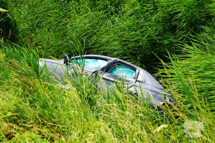 Botsing eindigt in water