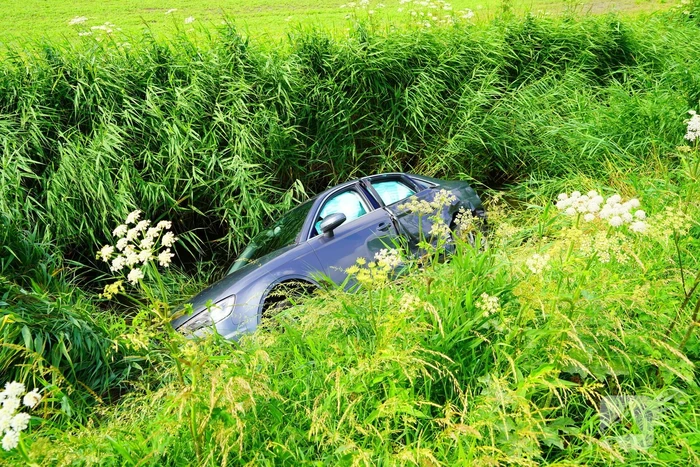Botsing eindigt in water