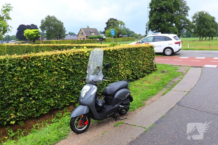 Scooterrijdster gewond bij aanrijding