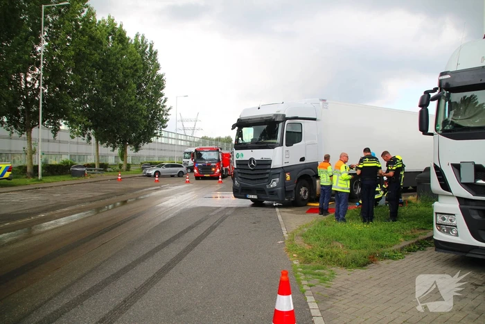 Tankbreuk vrachtwagen veroorzaakt lekkage