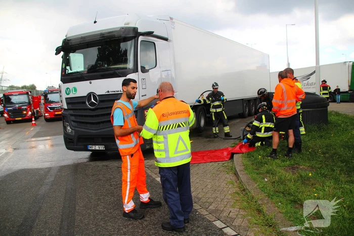 Tankbreuk vrachtwagen veroorzaakt lekkage