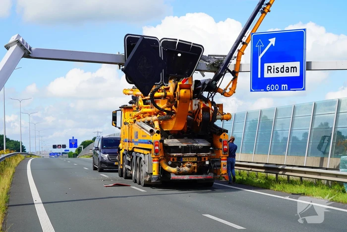 Vrachtwagen ramt matrixborden