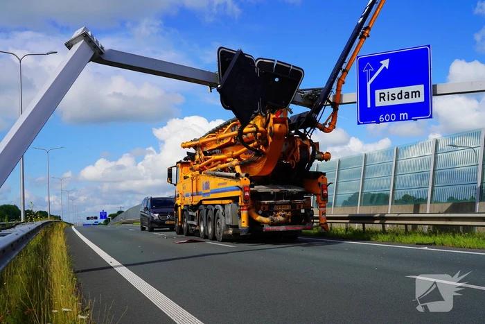 Vrachtwagen ramt matrixborden