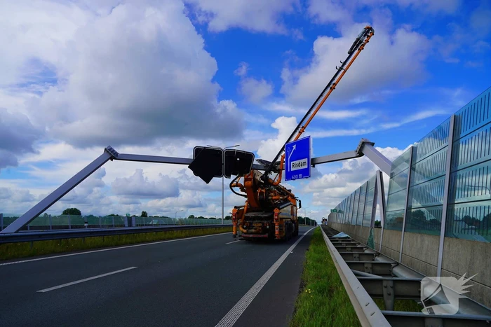 Vrachtwagen ramt matrixborden