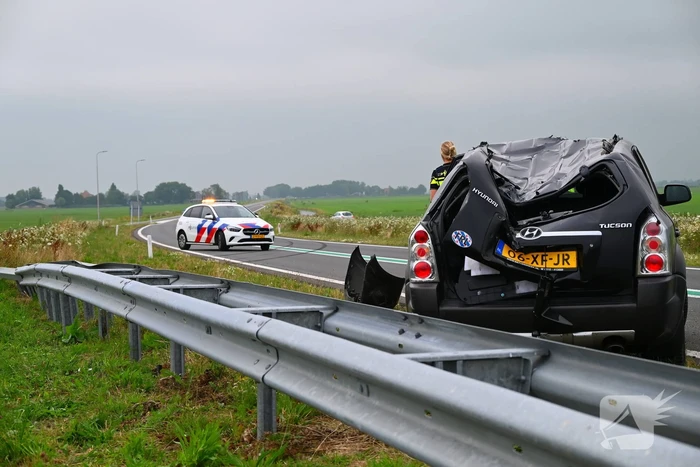 Auto crasht nabij nieuwe afslag