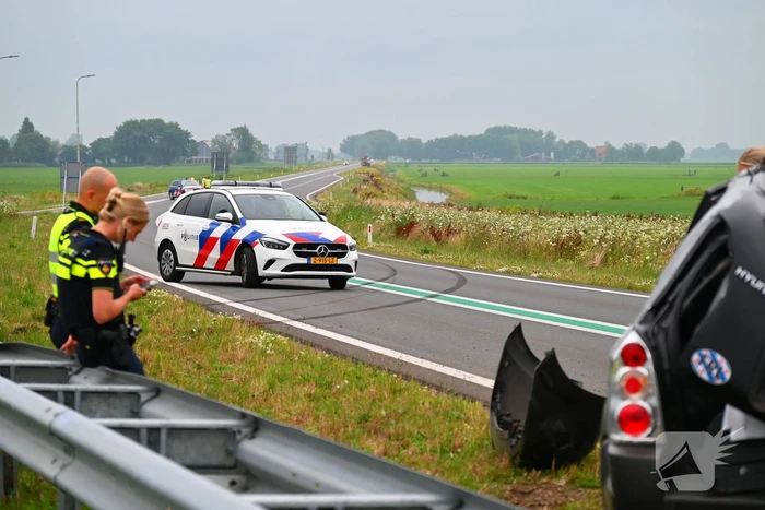 Auto crasht nabij nieuwe afslag