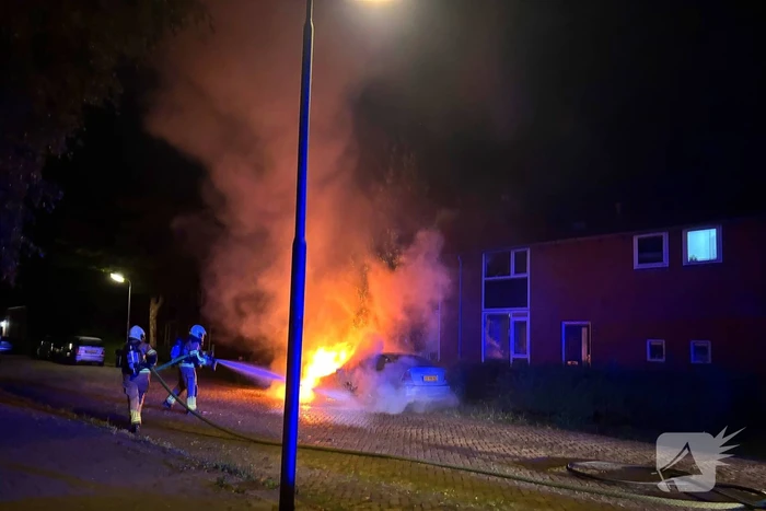 Motorcompartiment brandt volledig uit