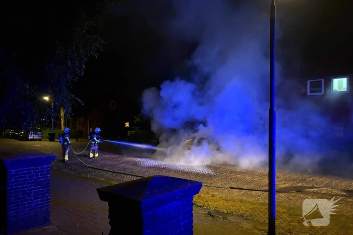 Motorcompartiment brandt volledig uit
