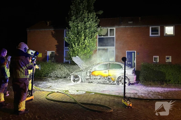 Motorcompartiment brandt volledig uit
