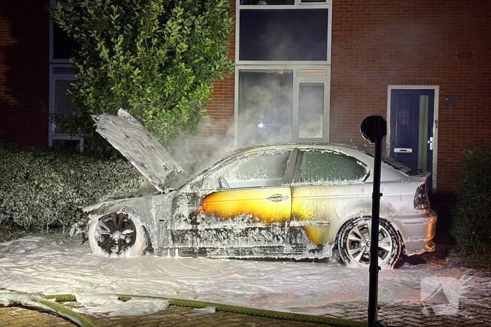 Motorcompartiment brandt volledig uit