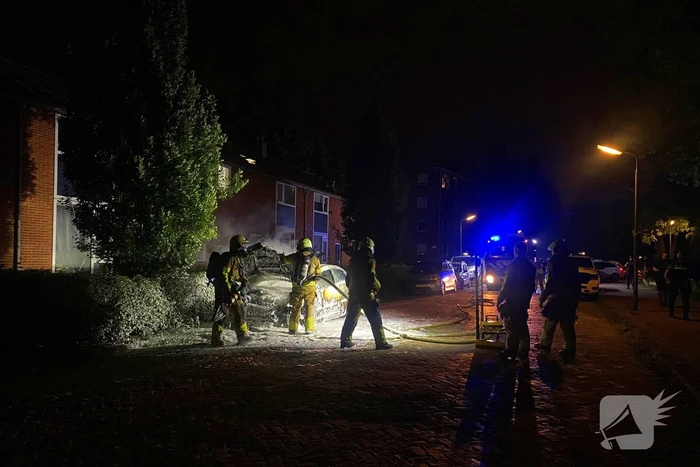 Motorcompartiment brandt volledig uit