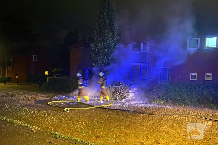 Motorcompartiment brandt volledig uit