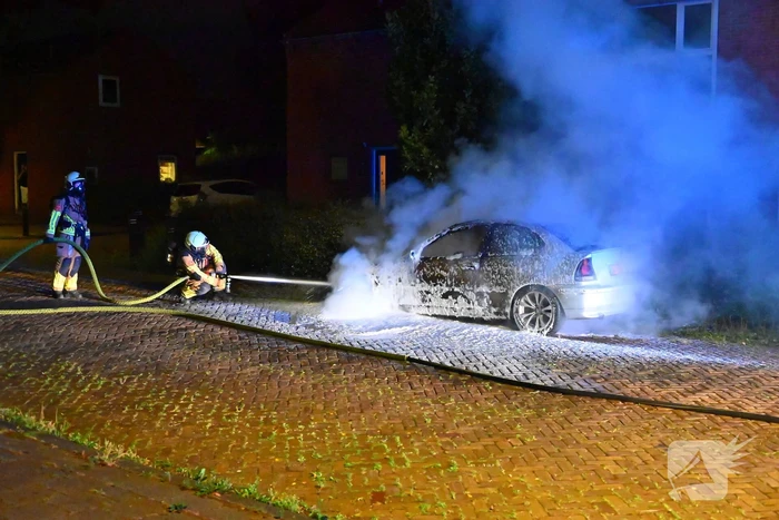 Motorcompartiment brandt volledig uit