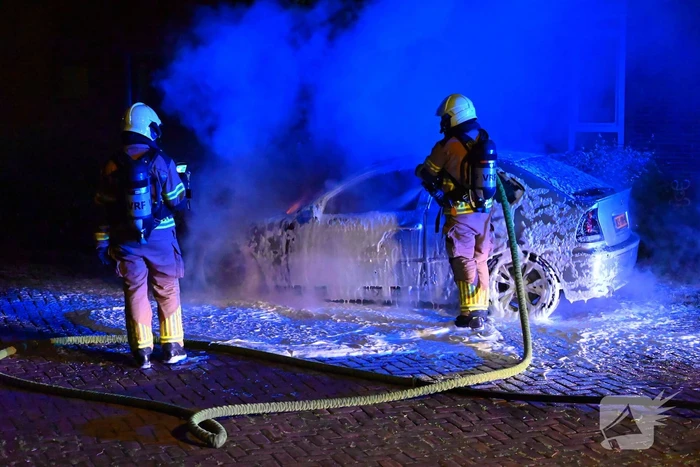 Motorcompartiment brandt volledig uit