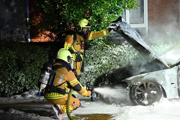 Motorcompartiment brandt volledig uit