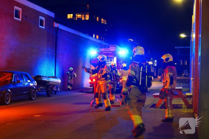 Alerte bewoner meldt vlammen vanaf industrieterrein