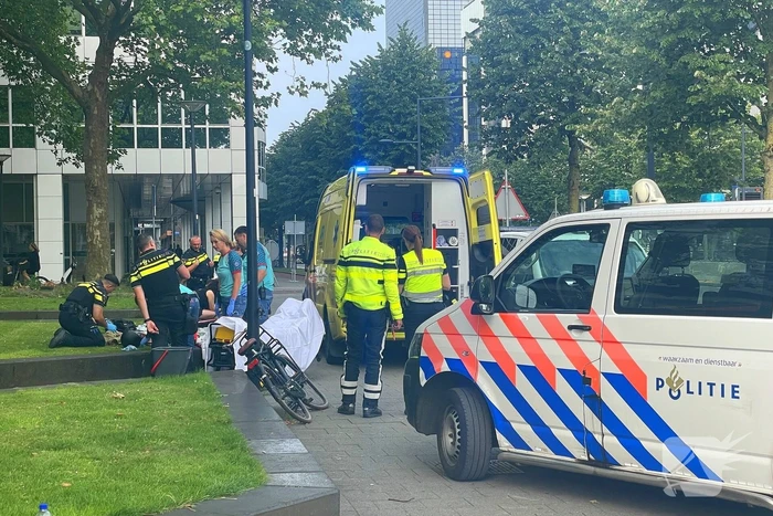 Zwaargewonden na botsing tussen fietser en scooter