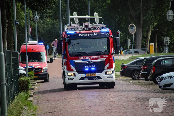 Grote brand op dak van woning