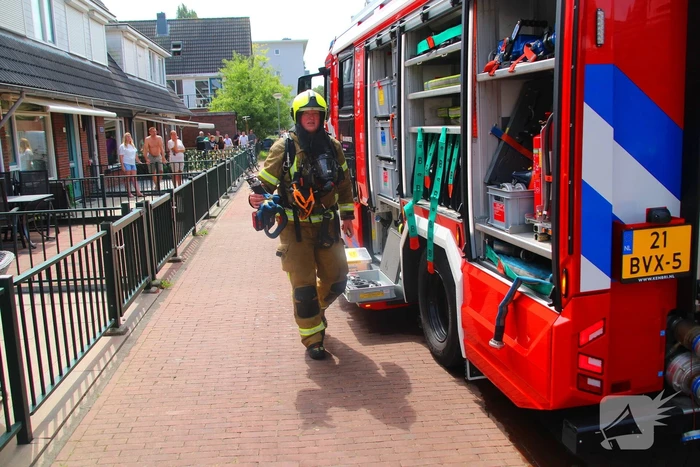 Grote brand op dak van woning