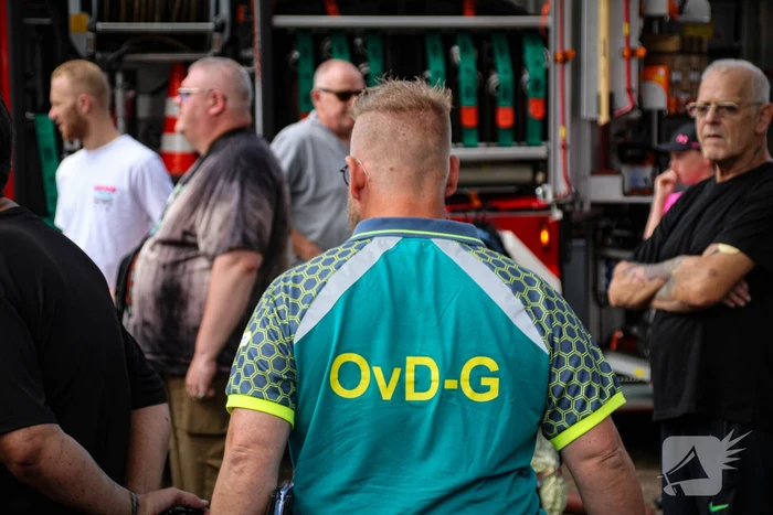 Grote brand op dak van woning