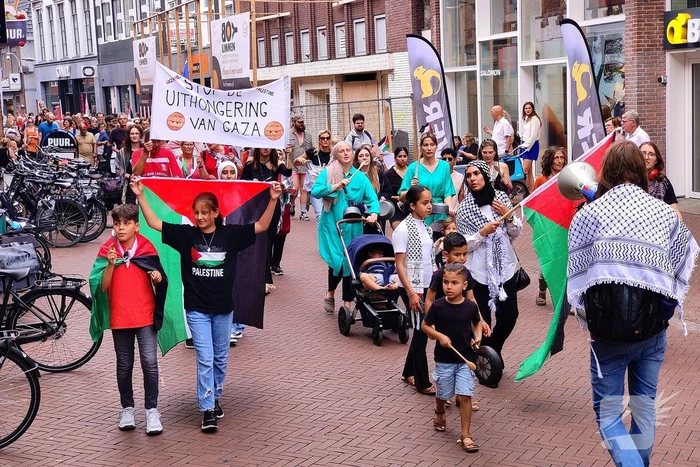 Demonstratie tegen hongersnood trekt aandacht