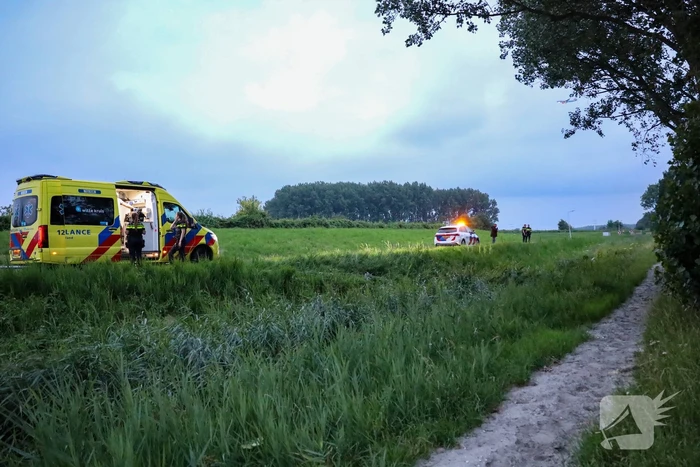 Taxi in sloot na eenzijdig ongeval