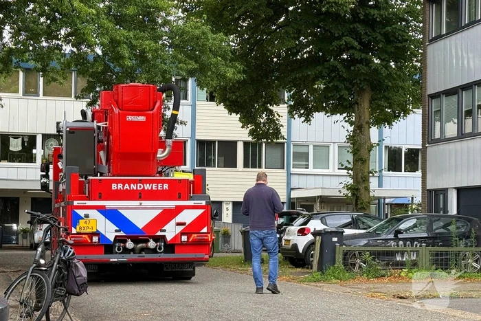 Brandweer redt persoon uit woning