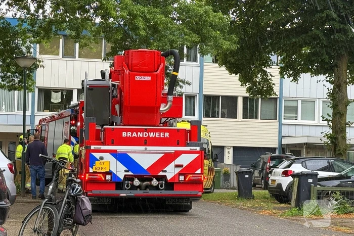 Brandweer redt persoon uit woning
