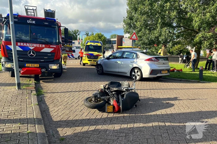 Brommerrijder zwaargewond bij aanrijding