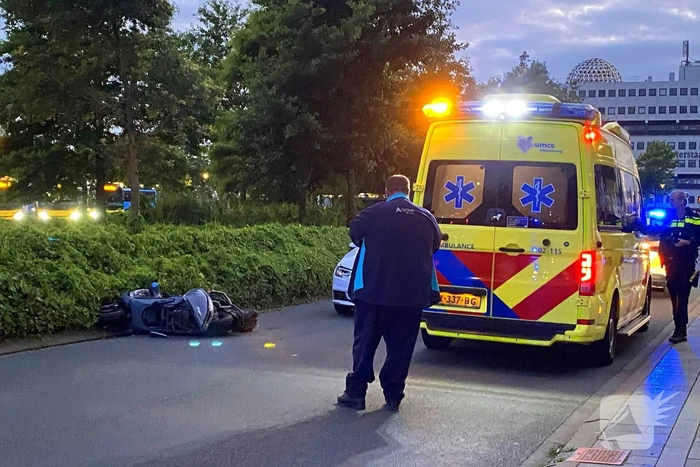 Scooterrijder gewond bij botsing met auto