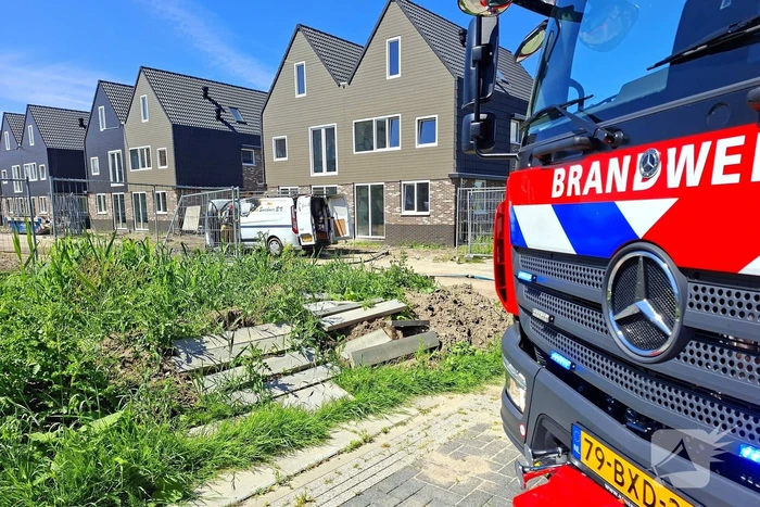 Brandweer blust voertuigbrand