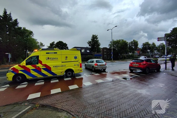 Botsing op kruising zorgt voor letsel