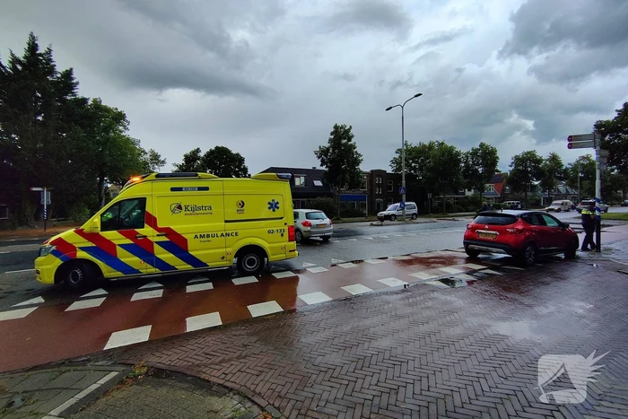 Botsing op kruising zorgt voor letsel