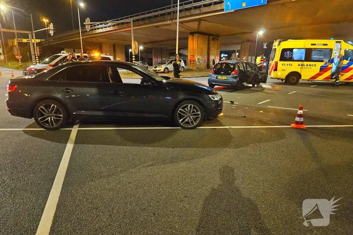 Automobilist rijdt door rood