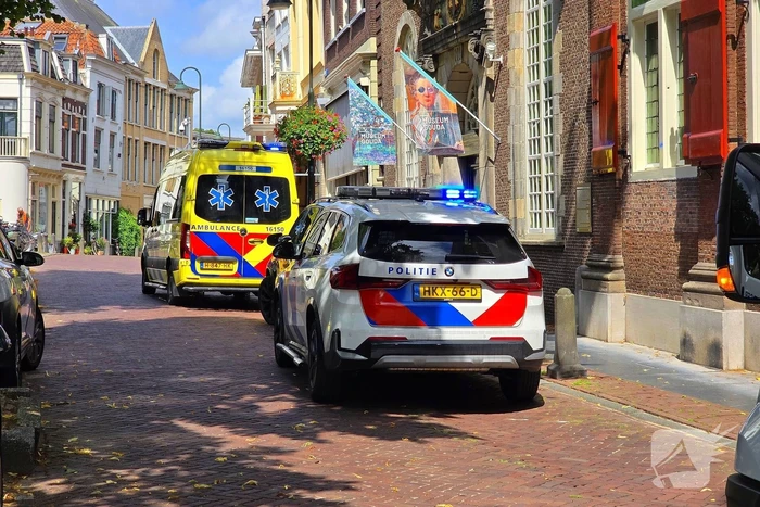 Arts en ambulance met spoed naar ziekenhuis