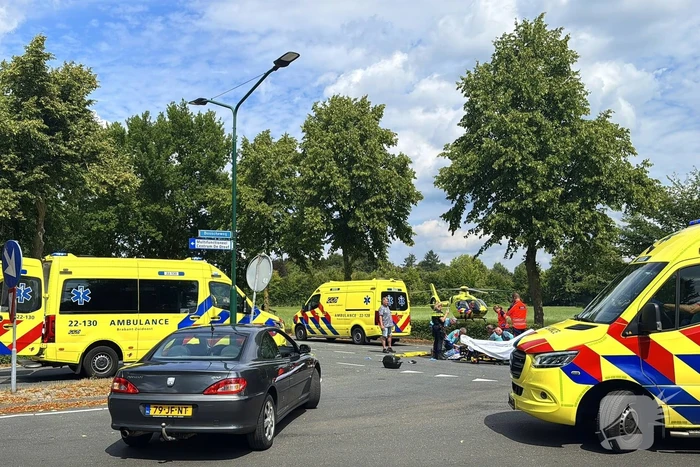Scooterrijder zwaargewond bij botsing met auto